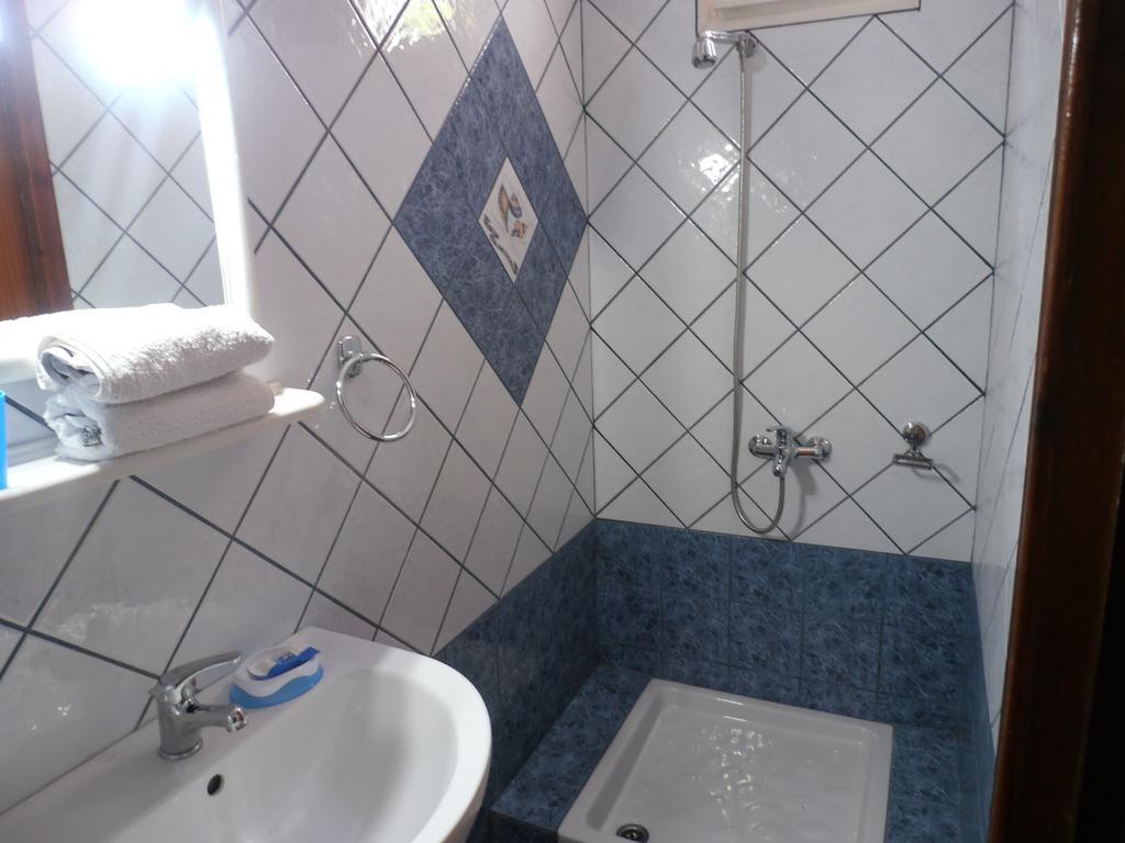 Rooms Ntontas พริโนส ห้อง รูปภาพ